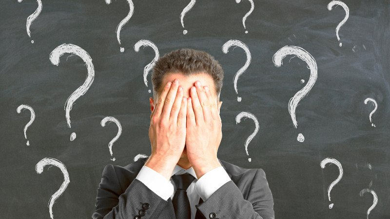 Un homme qui a besoin d'apprendre la méthode dépolarisation mentale