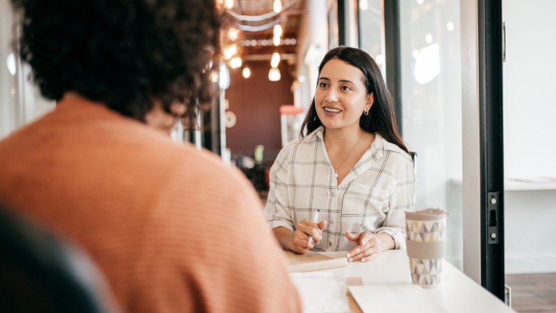 Une coach en Dépolarisation® avec une cliente