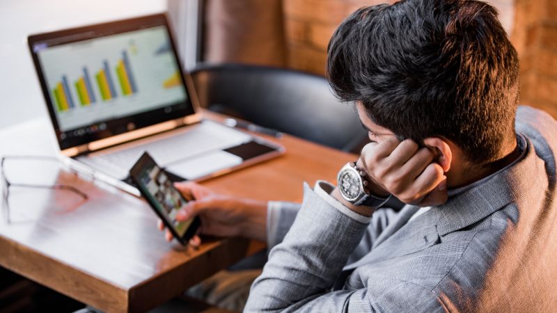 Un entrepreneur qui procrastine à cause de la peur de l'échec