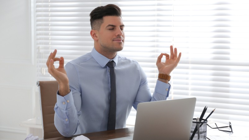 Un homme complètement zen grâce à la Dépolarisation®