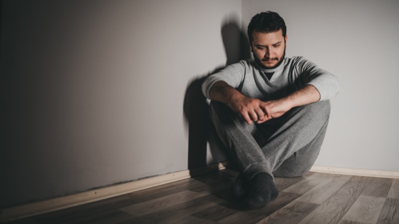 Un homme en dépression suite à un échec
