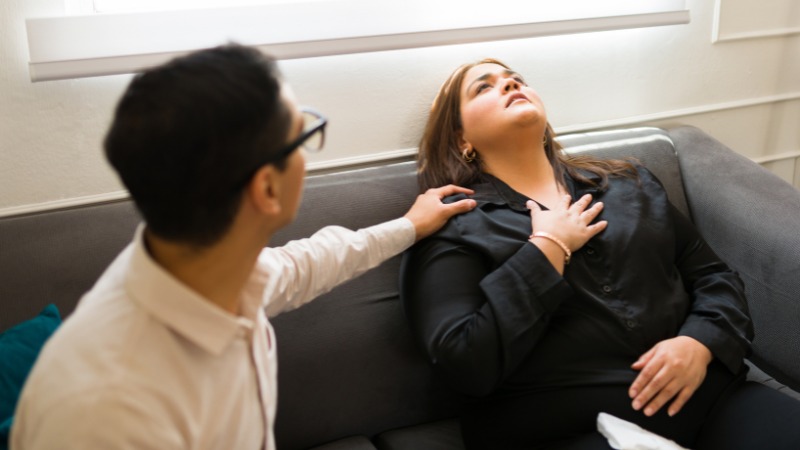 Une femme avec un coach en Dépolarisation®