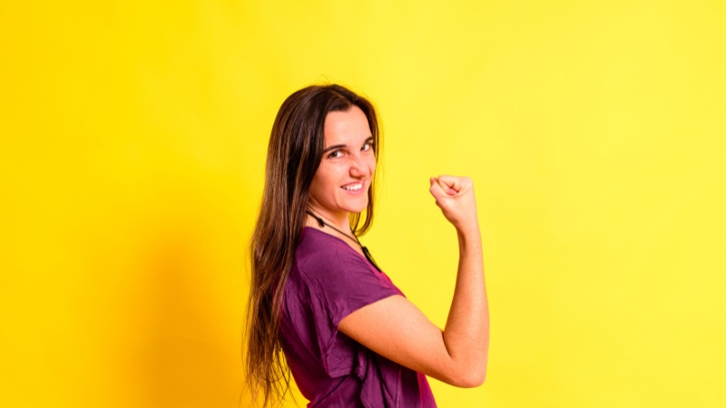 Une femme avec une bonne estime de soi