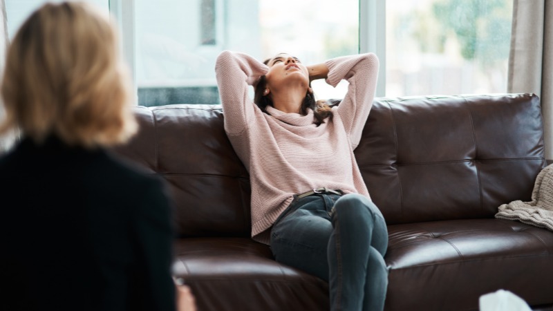Une femme libérée d'une charge émotionnelle grâce à la Dépolarisation®