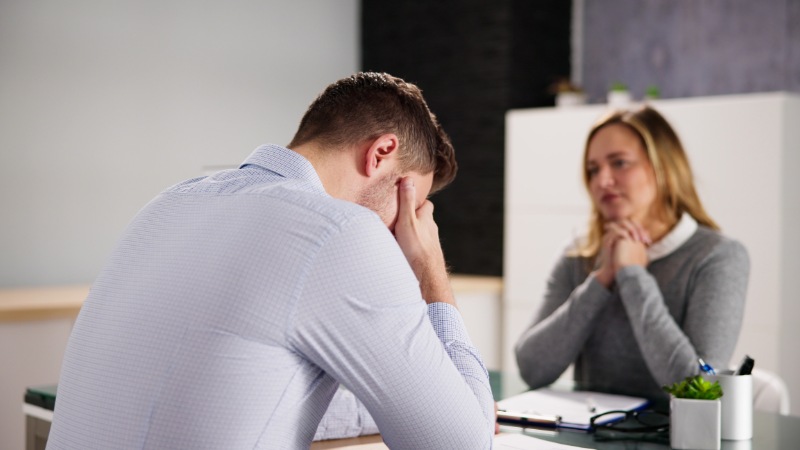 Une homme qui a besoin d'une Dépolarisation®